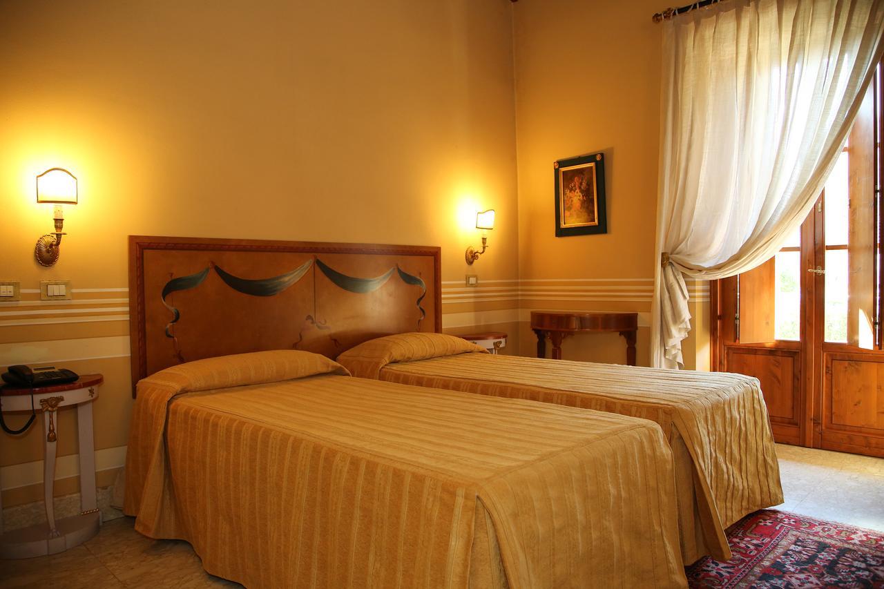 Il Piccolo Castello Hotell Monteriggioni Exteriör bild